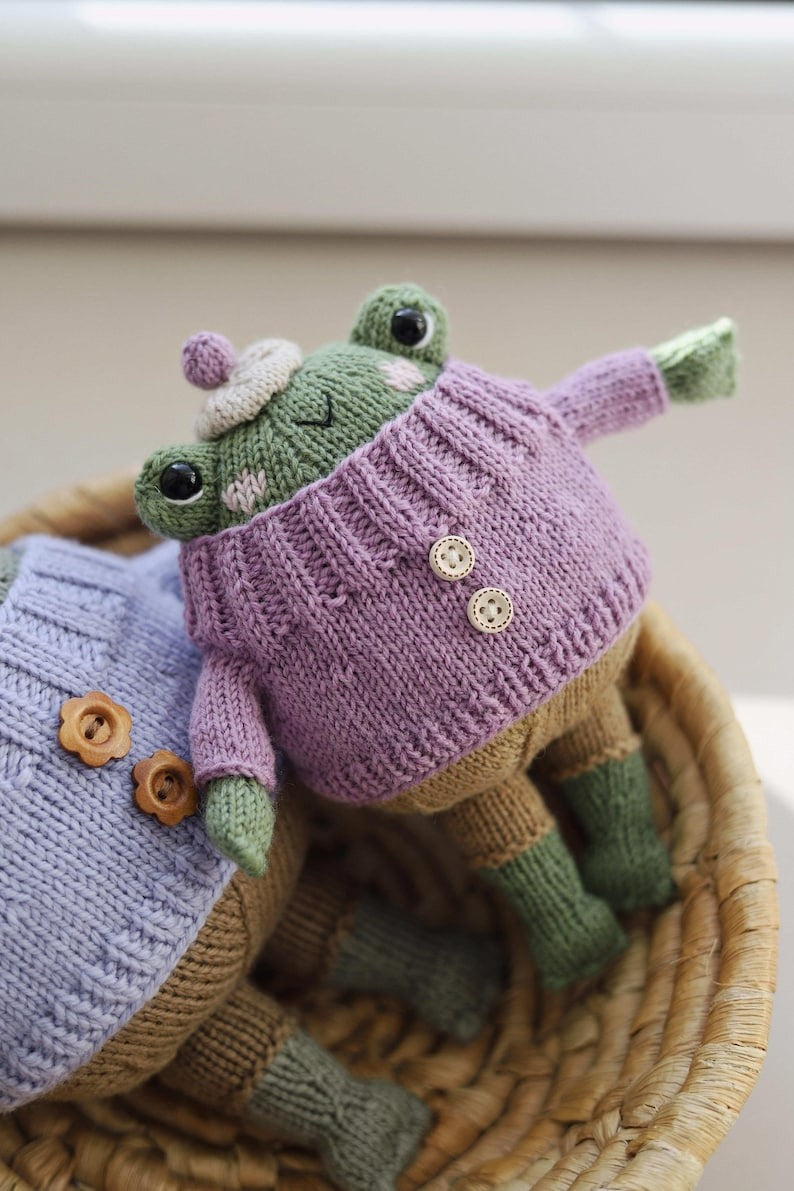 Froggie Friend Knitting Pattern