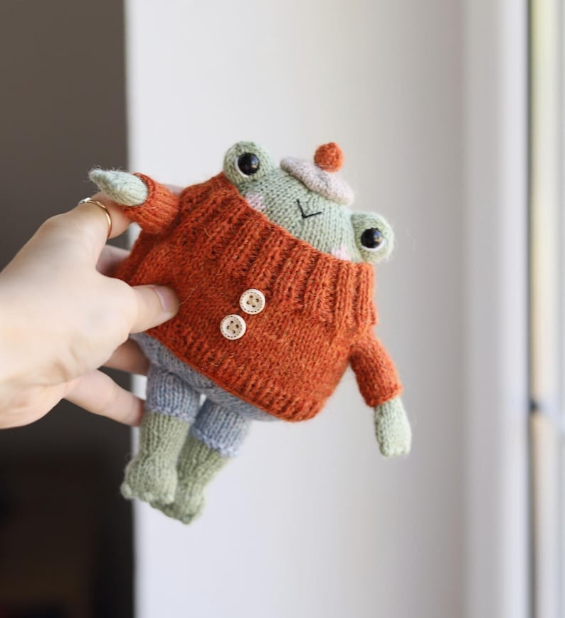 Froggie Friend Knitting Pattern