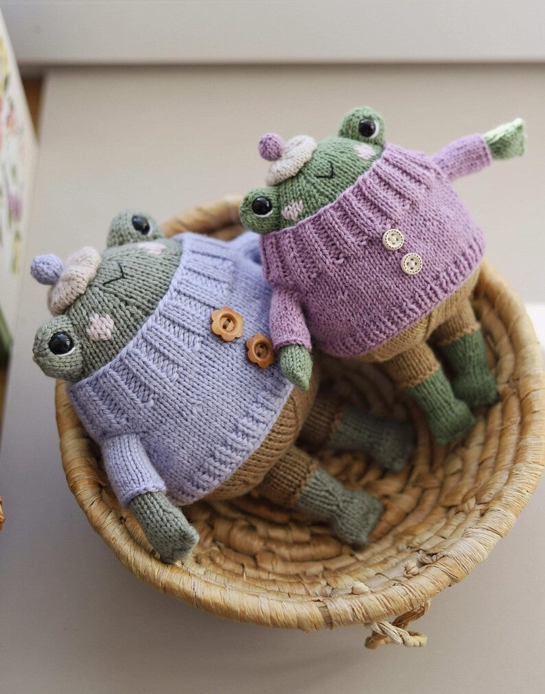 Froggie Friend Knitting Pattern