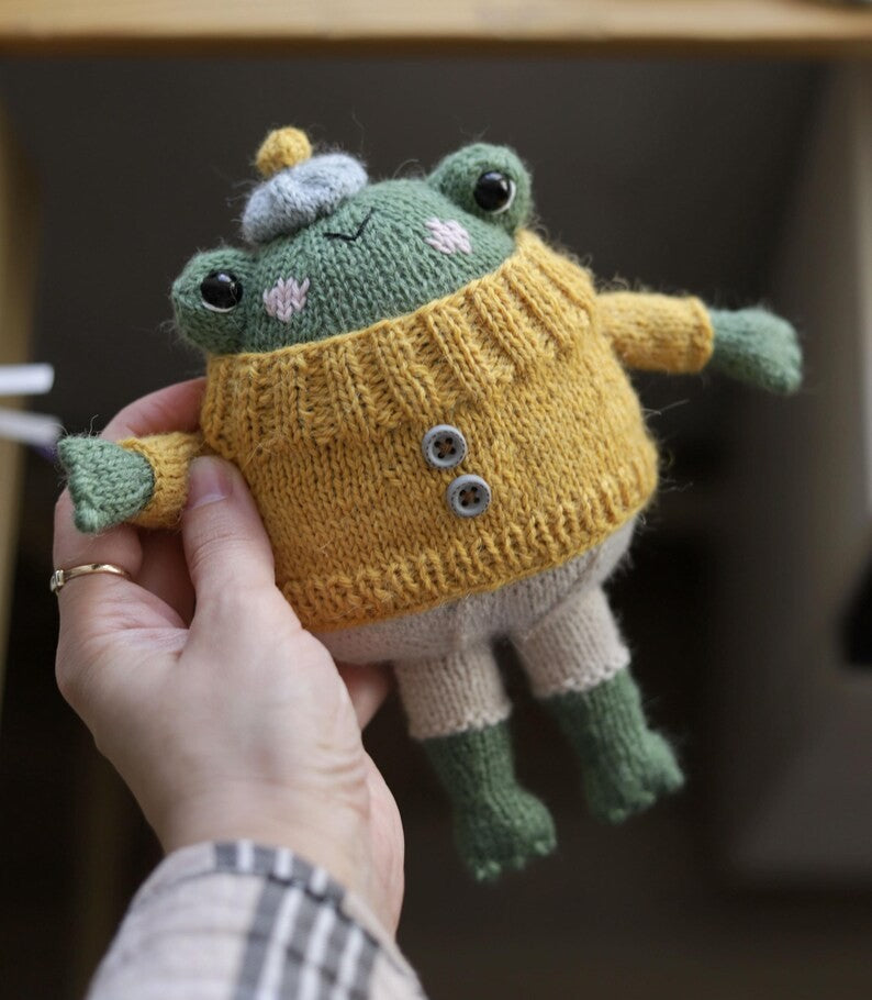 Froggie Friend Knitting Pattern