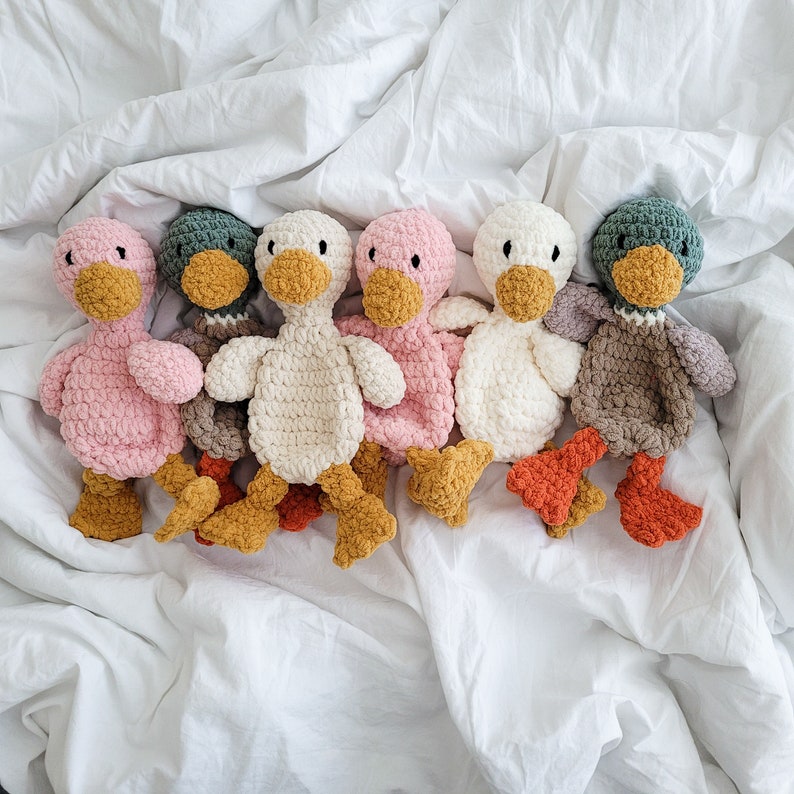 Daisy Duck Lovey Crochet Pattern
