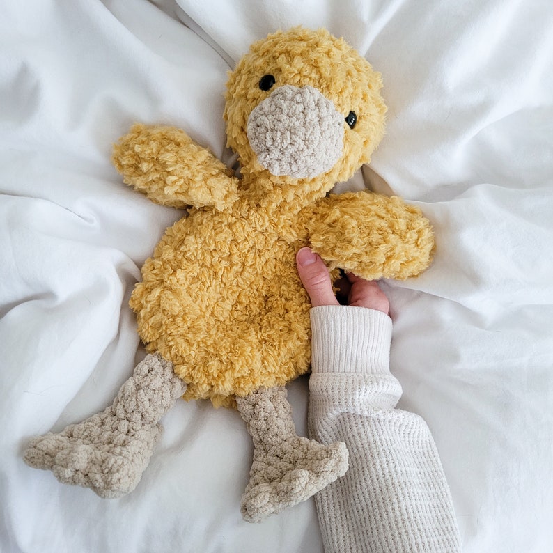 Daisy Duck Lovey Crochet Pattern