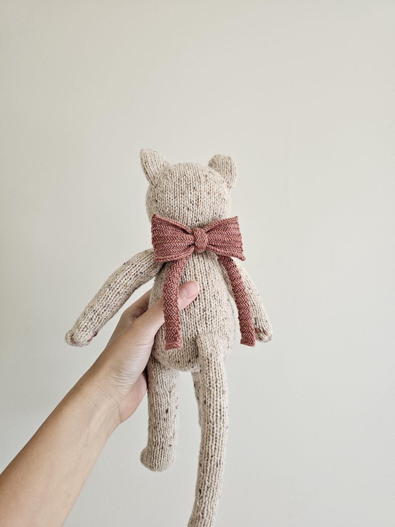 Misty Cat Knitting Pattern