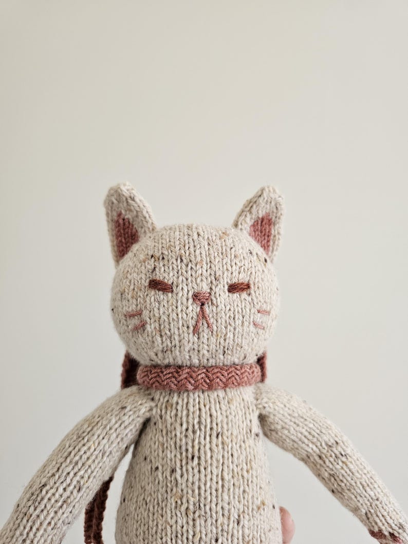 Misty Cat Knitting Pattern