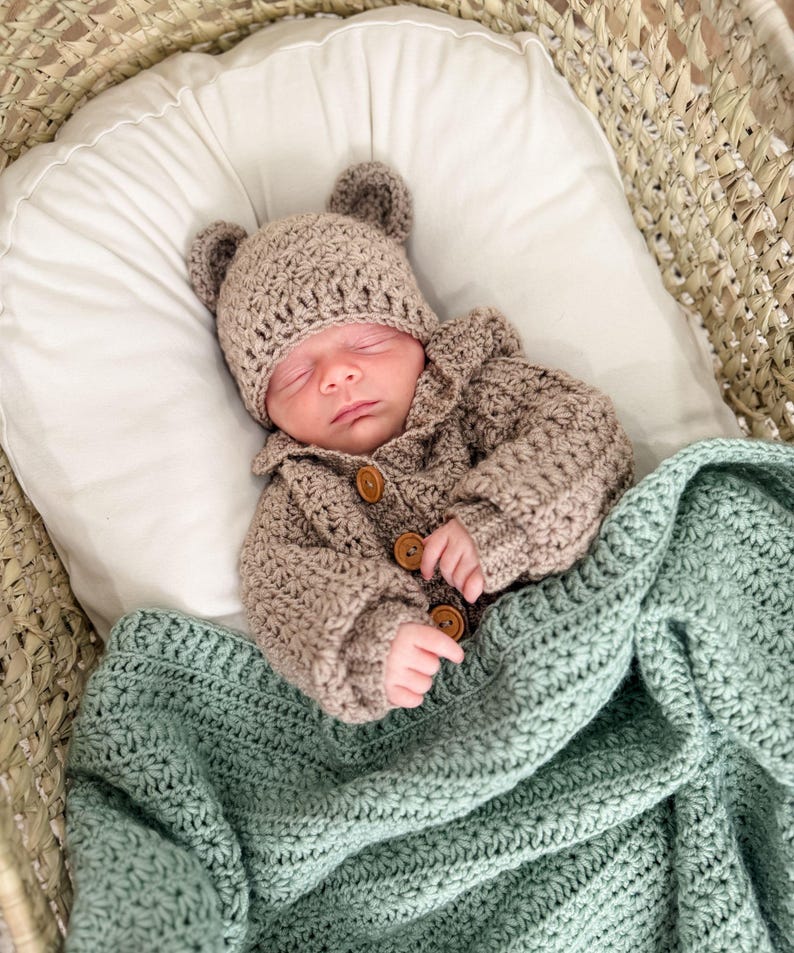Star Baby Cardigan Crochet Pattern